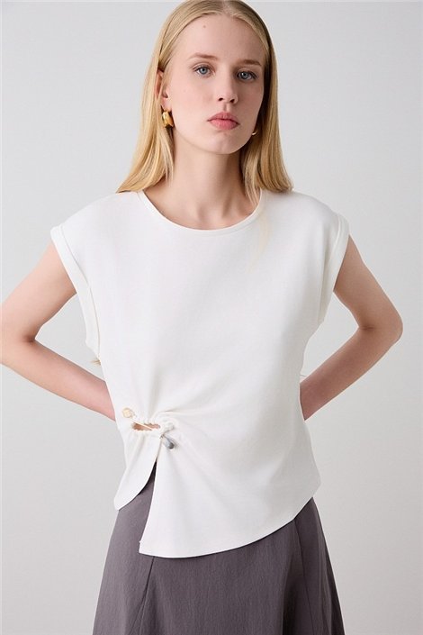 BSB Blusa blanca broche