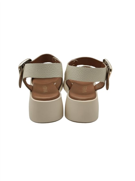 Vosso Moda Sandalia beige con plataforma