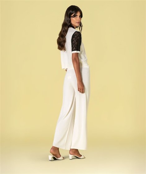 Ruga Polo color crudo de manga corta con encaje