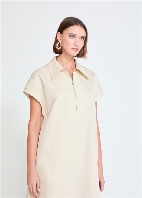 Lola Casademunt Vestido corto beige de cuello ingles