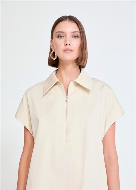 Lola Casademunt Vestido corto beige de cuello ingles