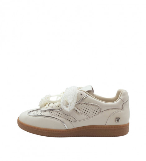 Noa Harmon Sneakers crudo con detalle de encaje y perlas