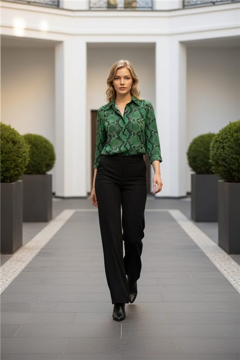 by Cris Camisa satinada Aura pitón verde