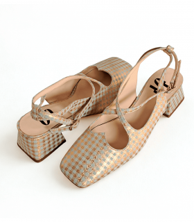 Vosso Moda Zapato de punta cuadrada y piel metalizada cuadros oro