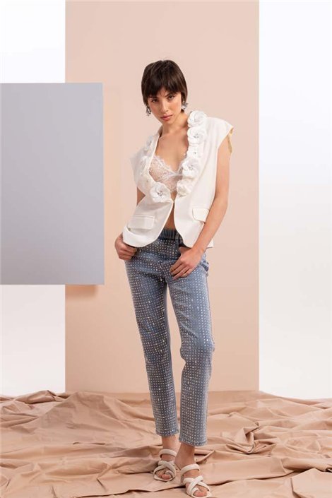 Zoe Vaquero recto con detalle strass