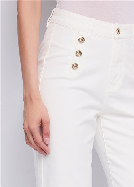 GAUDI Pantalón tobillero blanco con botones dorados