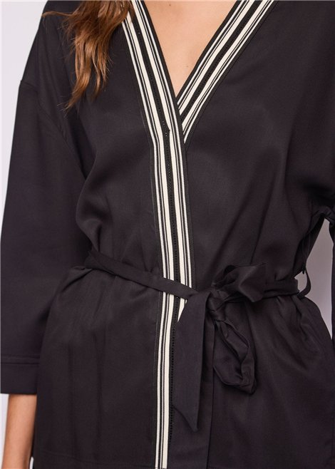 GAUDI Chaqueta kimono negra con cinturón