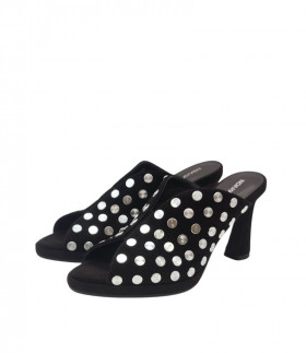 Noa Harmon Sandalia elegante de serraje negro con tachuelas