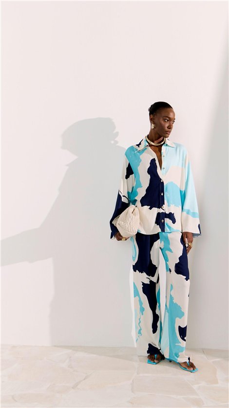 Perfume Pantalón efecto raso estampado abstracto azul y negro