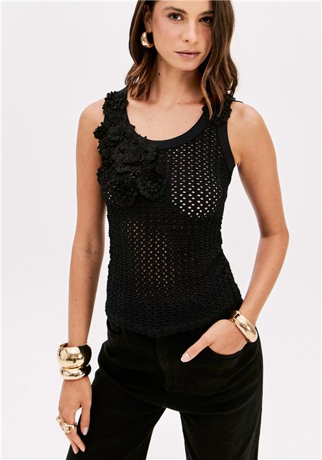 Perfume Blusa de tirantes crochet con bordado flor
