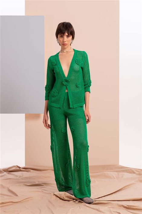 Zoe Cárdigan crochet esmeralda con bordado flor