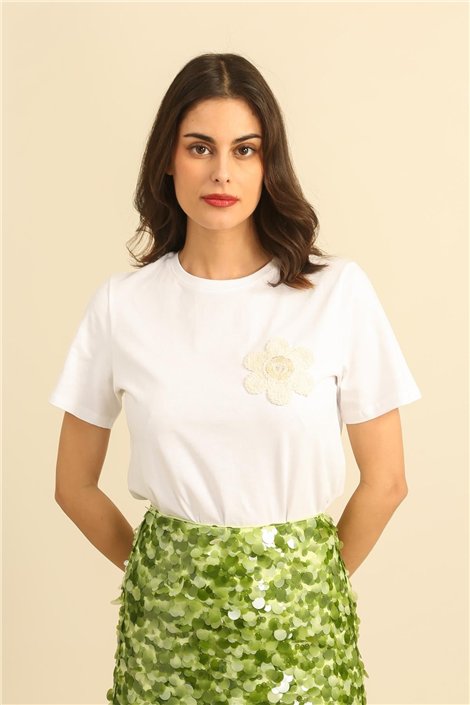 DPH Camiseta blanca de manga corta con flor bordada