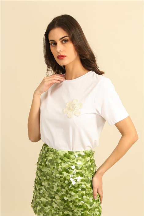 DPH Camiseta blanca de manga corta con flor bordada