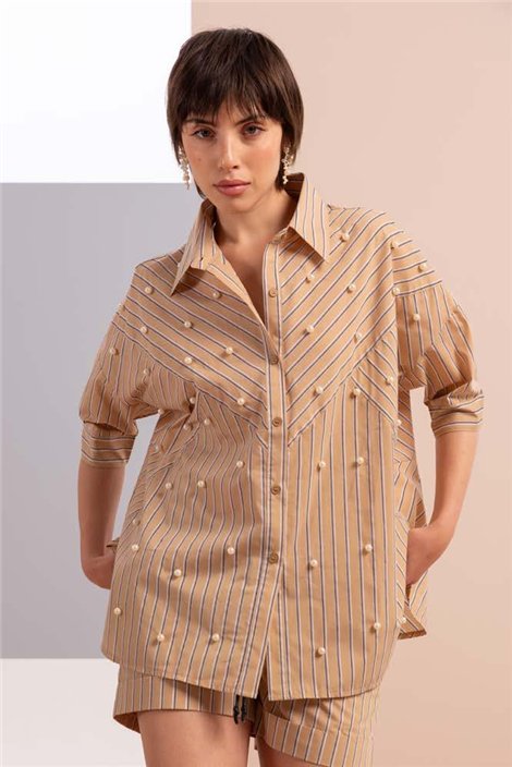 Zoe Camisa oversize de rayas con detalle perlas
