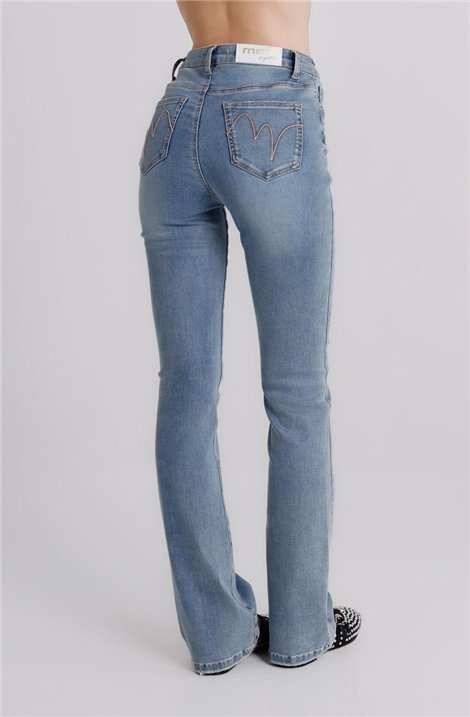 MET Vaqueros en denim azul claro acampanados