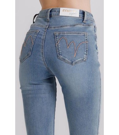 MET Vaqueros en denim azul claro acampanados