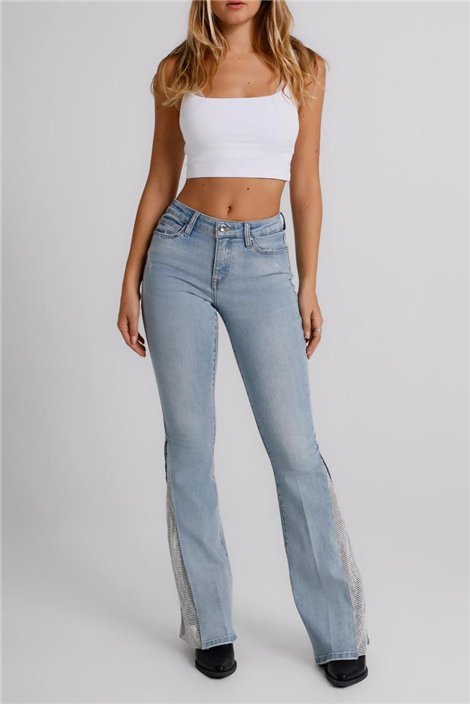 MET Vaqueros en denim azul claro con detalle pedrería