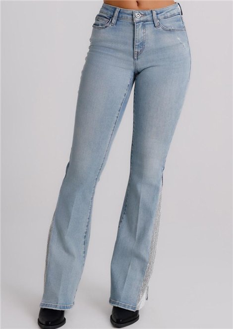 MET Vaqueros en denim azul claro con detalle pedrería