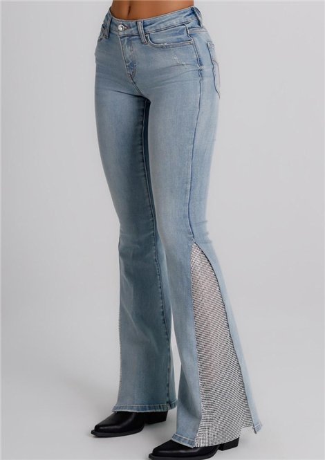 MET Vaqueros en denim azul claro con detalle pedrería