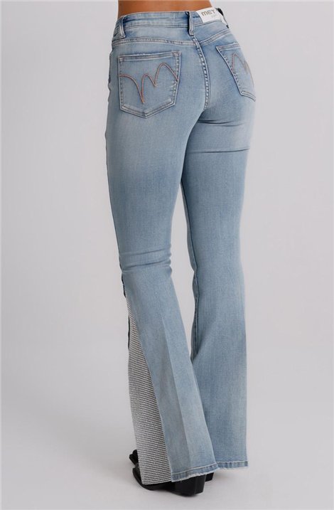 MET Vaqueros en denim azul claro con detalle pedrería