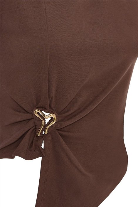 BSB Blusa marrón asimétrica con broche y fruncido