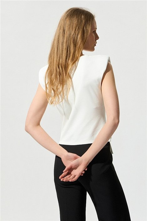 BSB Blusa blanca asimétrica con broche y fruncido
