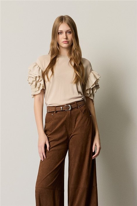 BSB Blusa color beige con mangas avolantadas