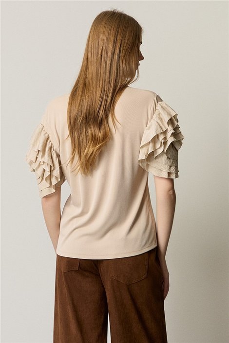 BSB Blusa color beige con mangas avolantadas