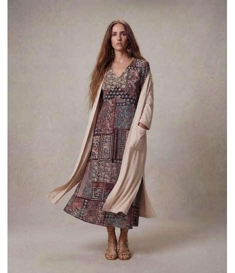 Parole Chaqueta larga crepé color beige