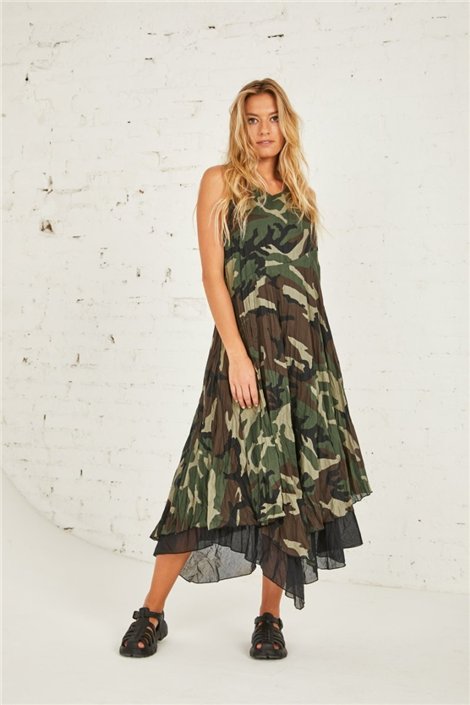 Victoria C. Vestido bimateria estampado camuflaje