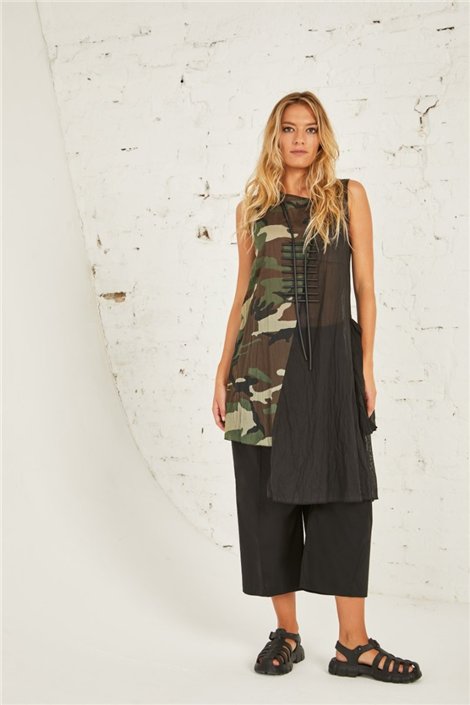 Victoria C. Top bimateria asimétrico estampado