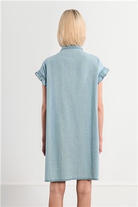 Lili Sidonio Vetido corto en denim claro con detalle plisado
