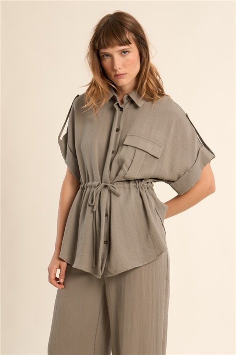 Molly Braken Camisa color kaki con lazada