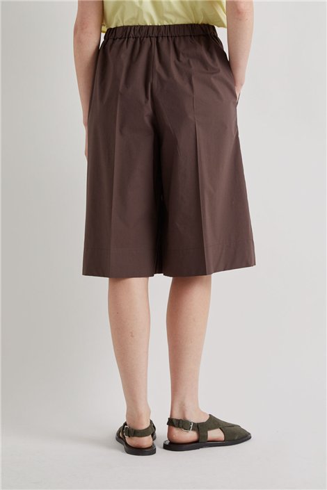 Meimeij Bermudas amplias color chocolate
