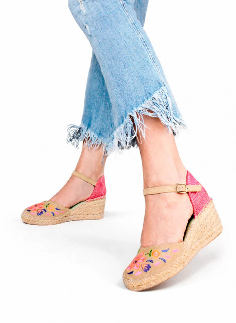 Star Love Cuña beige con bordado fluor