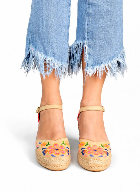 Star Love Cuña beige con bordado fluor