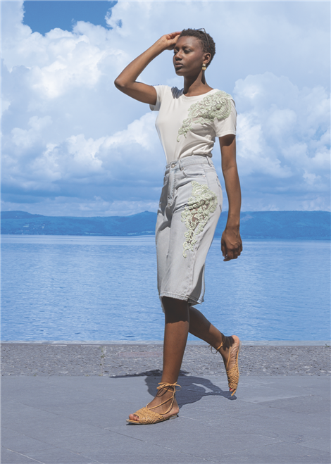 Amosa Bermudas denim claro con abalorios