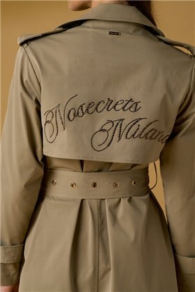 Nosecrets Gabardina color camel con pedrería