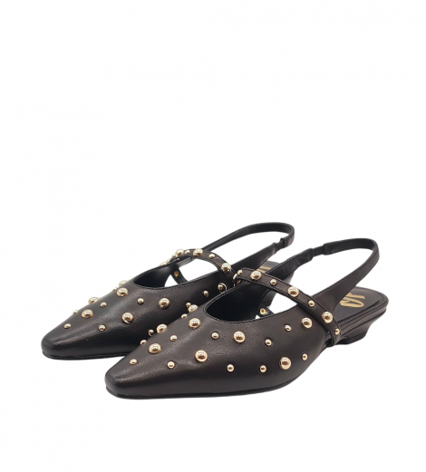 Vosso Moda Manoletina negra de piel con tachas