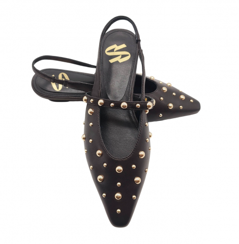 Vosso Moda Manoletina negra de piel con tachas