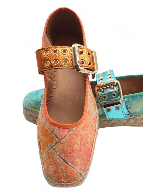 Vosso Moda Cuña baja con estampado naranja metalizado