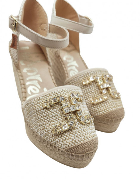 Vidorreta Cuña beige de rafia y joyas