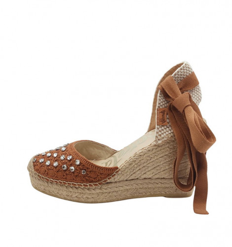 Vidorreta Cuña color marrón de crochet y joyas