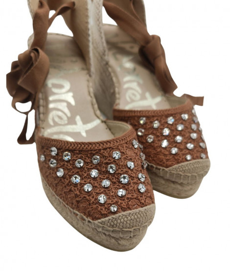 Vidorreta Cuña color marrón de crochet y joyas