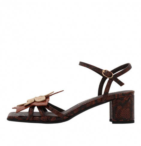 Noa Harmon Sandalia marrón flor Azami