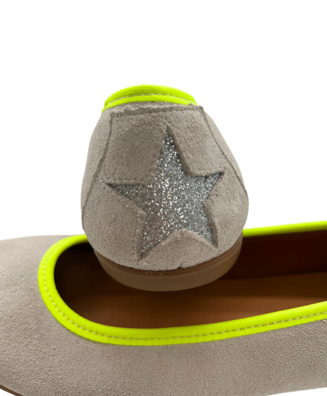 Vosso Moda Manoletina color gris con detalle fluor