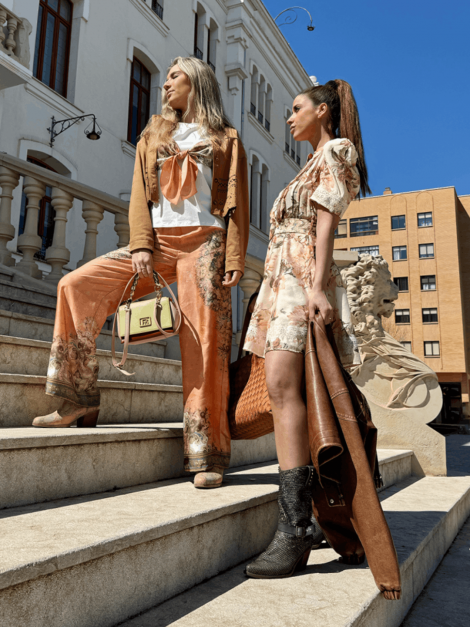 Amosa Pantalón satinado estampado