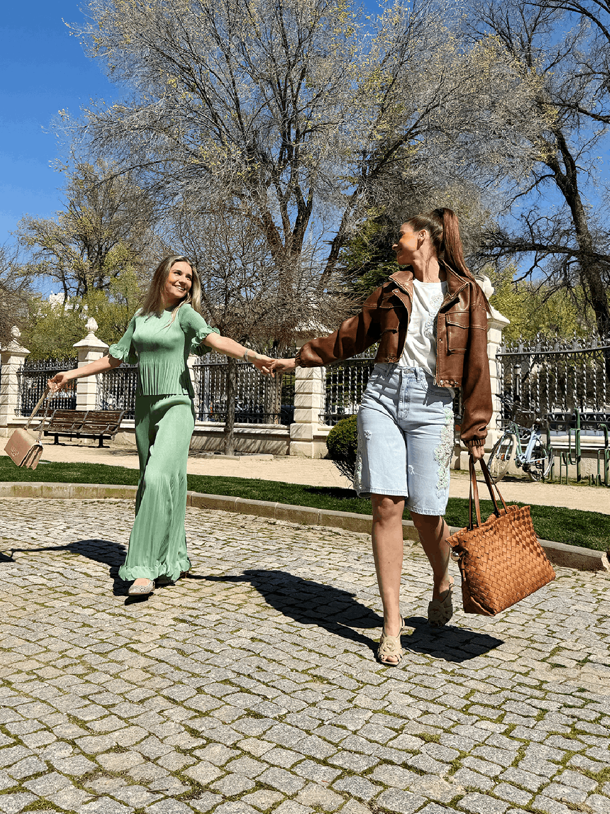 Amosa Bermudas denim claro con abalorios