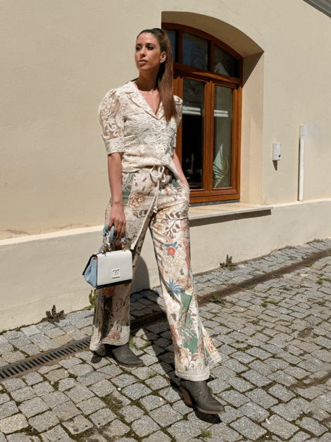 Amosa Pantalón palazzo estampado con detalle de puntilla