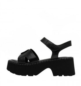 Tamaris Sandalia de piel negra con plataforma